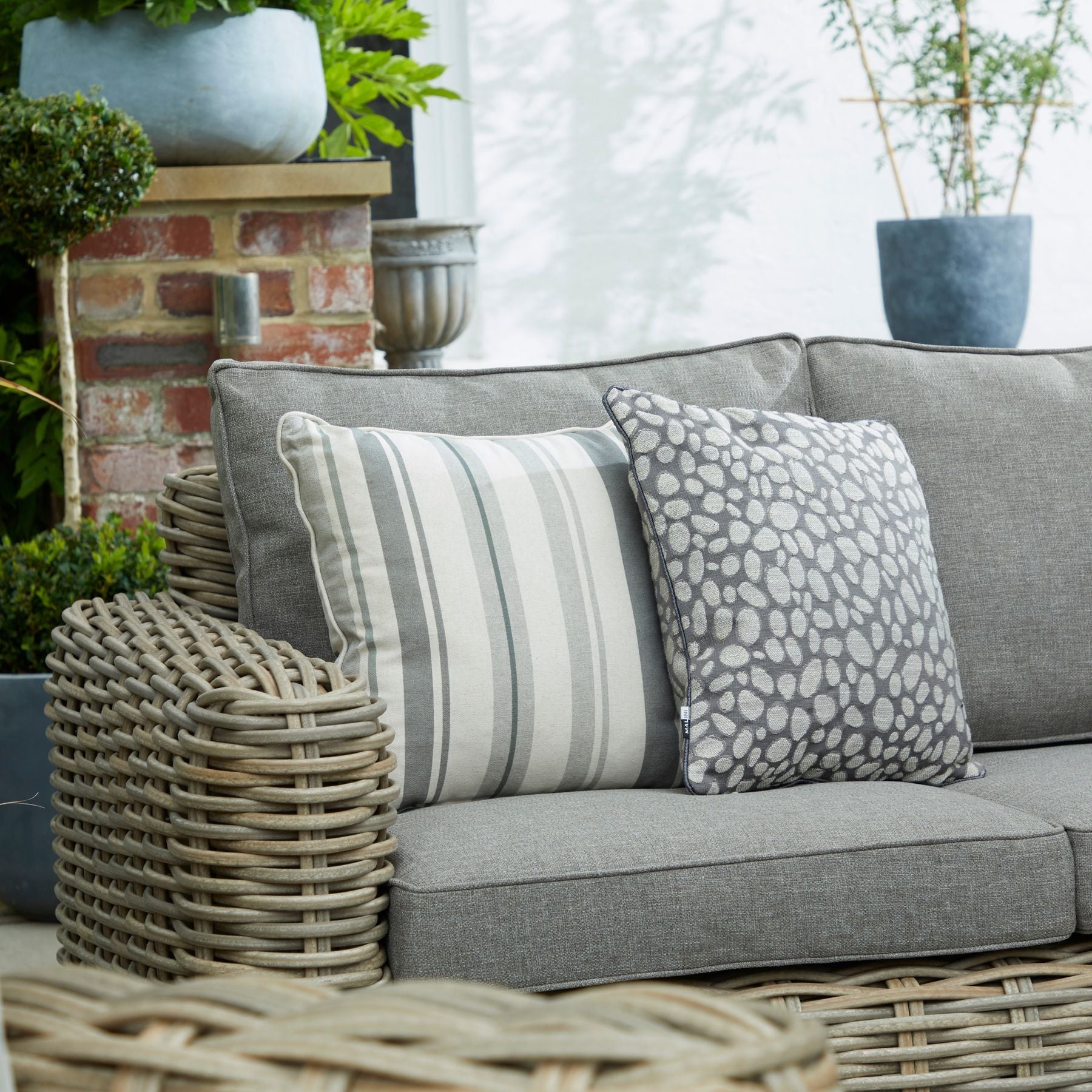 Amalfi Collection Outdoor 5 Seater Set Sofa with Table